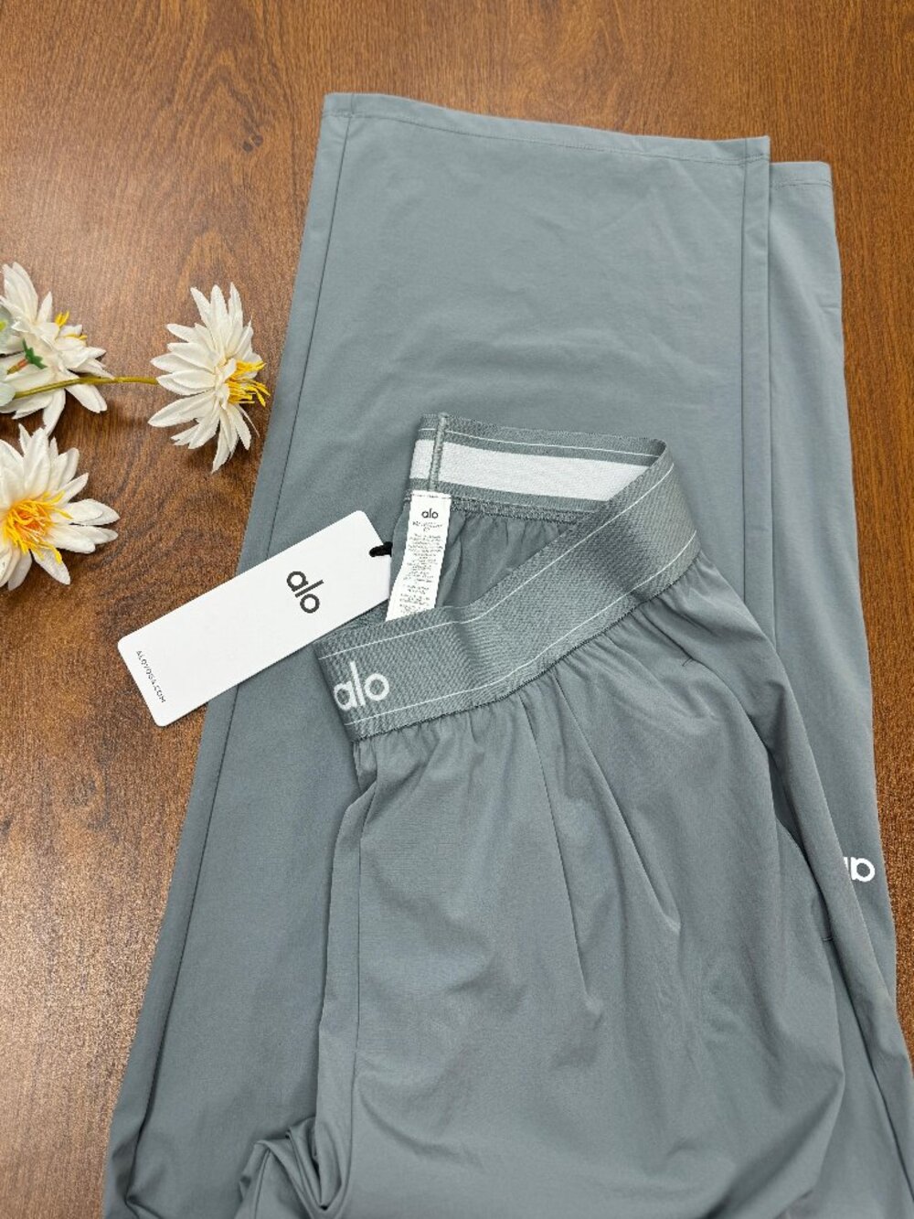 NWT 😉 Steel Grey ALO Yoga High Waisted Suit Up Pants | 30" Inseam💕Soft Neutral - Picture 4 of 7